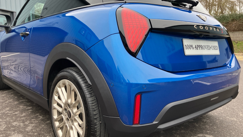 MINI Hatchback 2.0 Cooper S Exclusive II 3dr Auto [Comfort Pack] Petrol Hatchback